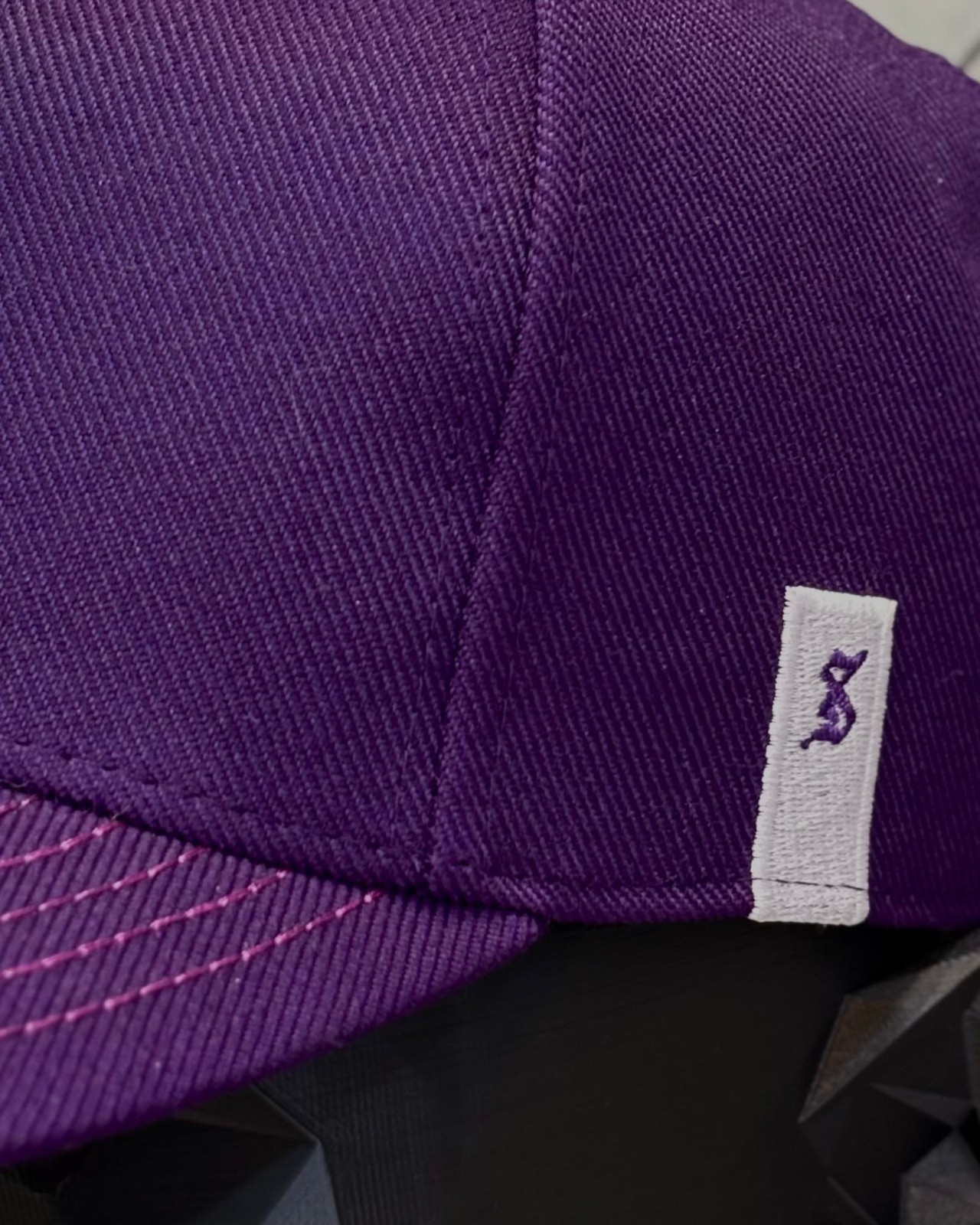 BONÉ SOU SANTO BORDADO ROXO - Imagem 4
