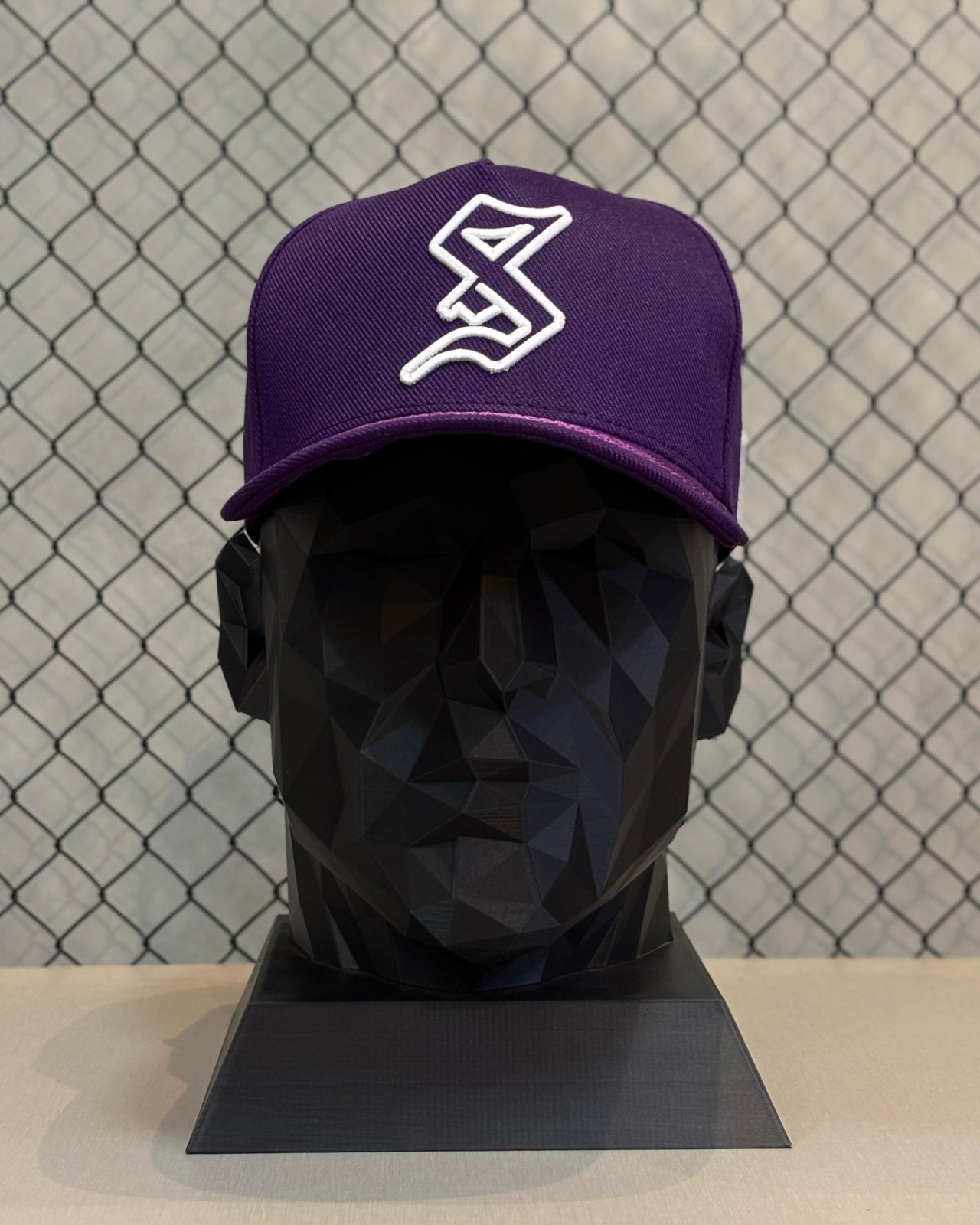 BONÉ SOU SANTO BORDADO ROXO - Imagem 2