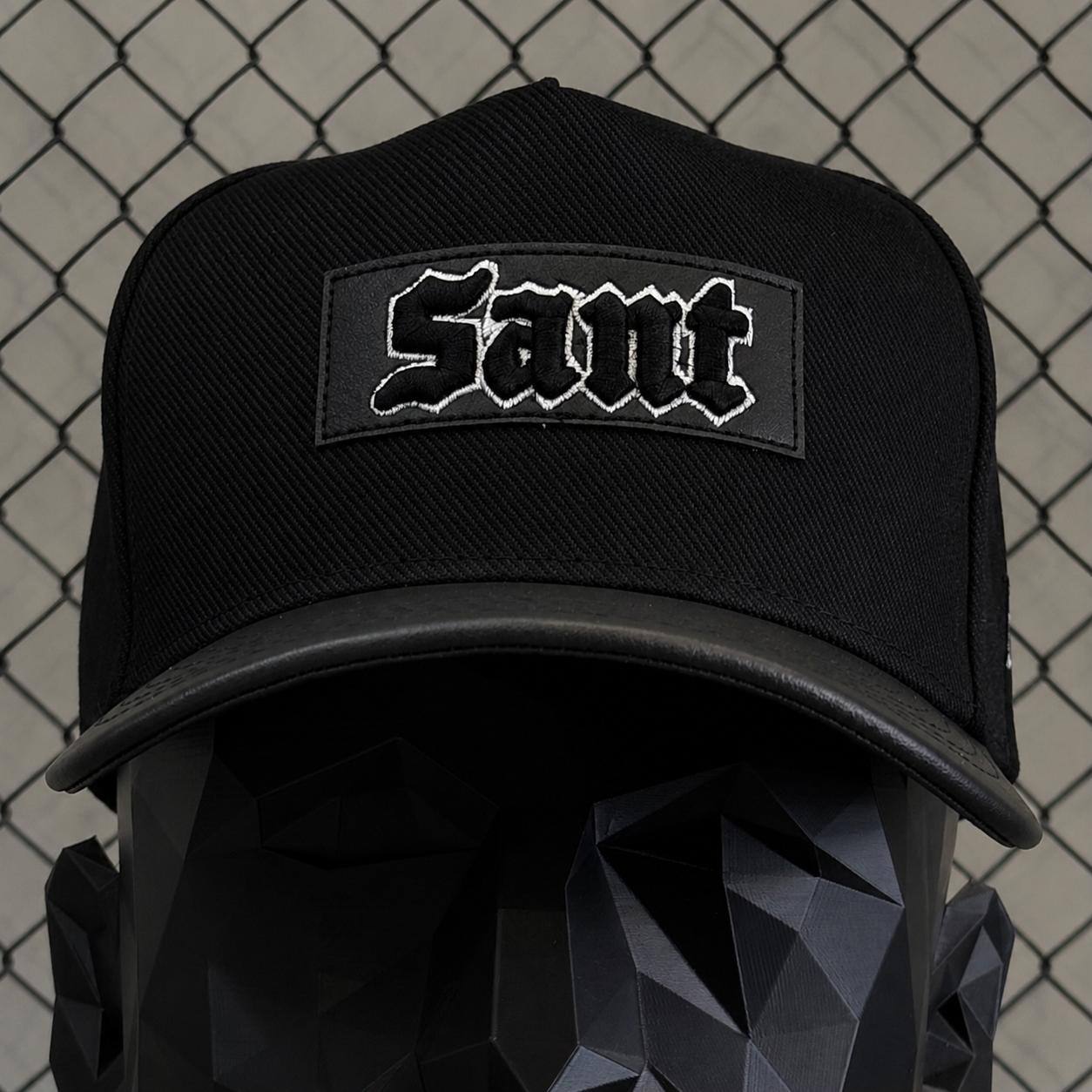 BONÉ SOU SANTO - SANT BORDADO PRETO